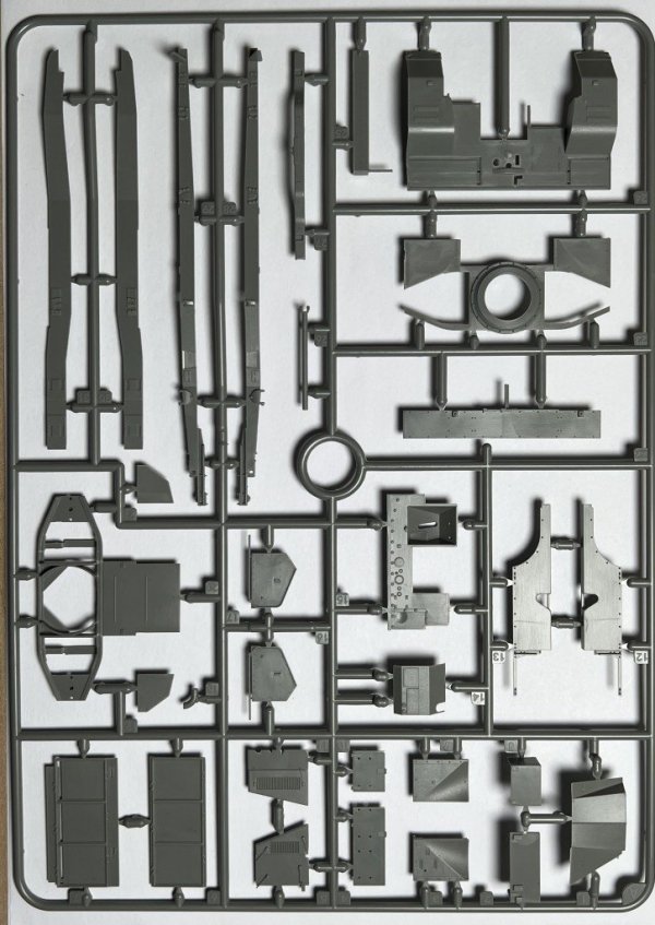 Thunder Model 35209 Morris Bofors C9/B Late The Iconic British WWII Gun Truck 1/35
