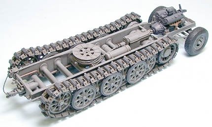 Tamiya 35239 German 18-Ton Heavy Half-Track FAMO (1:35)
