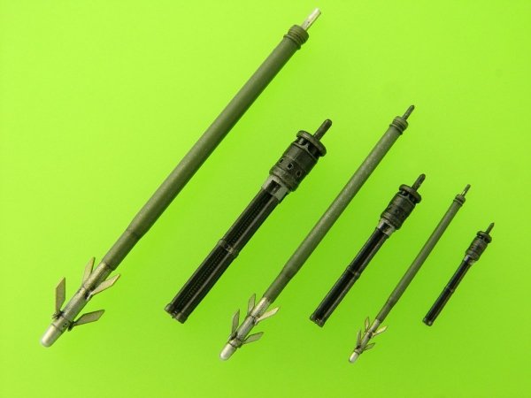 Master AM-72-110 Mi-24 (Hind D/E) - JakB-12.7 machine gun barrel and DUAS probe (metal and resin parts) 1:72