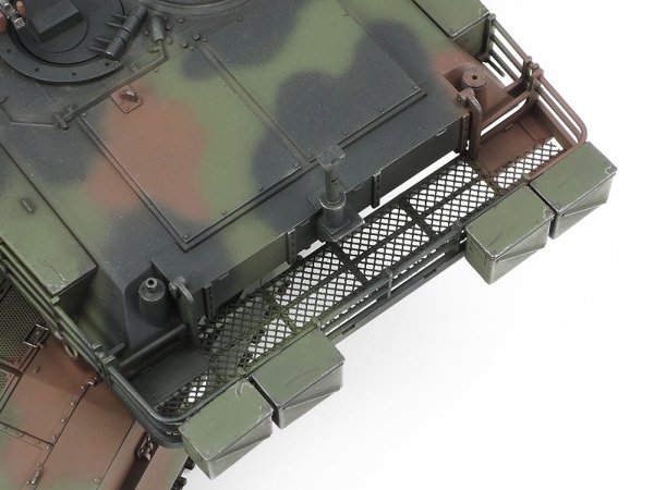 Tamiya 25216 U.S. M1A1 Abrams Tank &quot;Ukraine&quot; 1/35