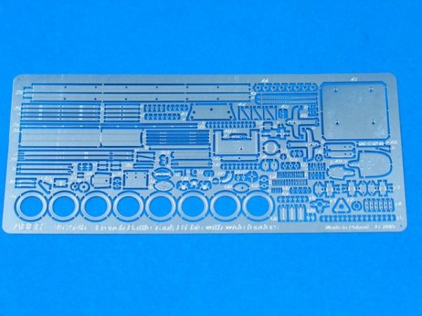 Aber 35214 French battle tank B1 bis version with wide fenders (1:35)