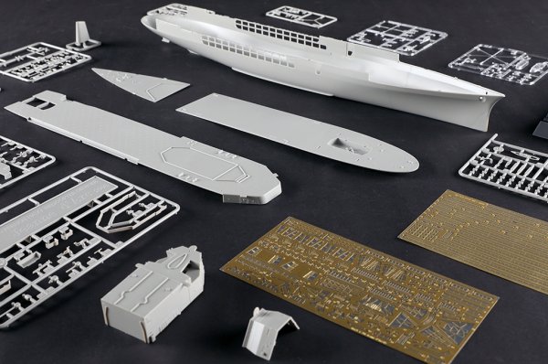 Trumpeter 05635 French Navy Helicopter Cruiser Jeanne dArc 2008 1/350