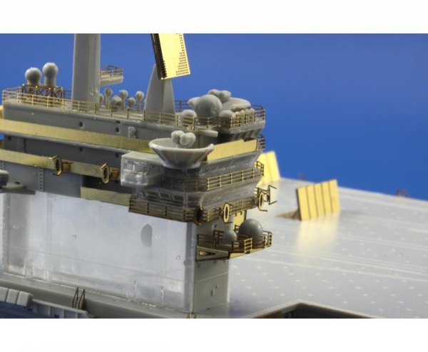 Eduard 17027 USS Nimitz CVN-68 (2005) TRUMPETER 1/700