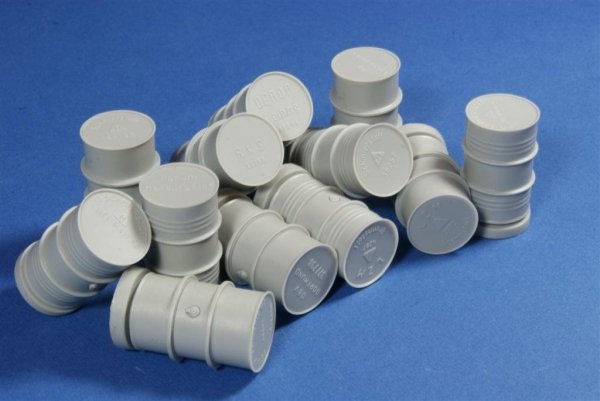 Panzer Art RE35-184 WWII 200l German fuel drums (commercial) 1/35