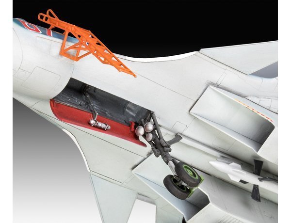 Revell 03911 Sukhoi Su-33 Navy Flanker Model Kit 1:72