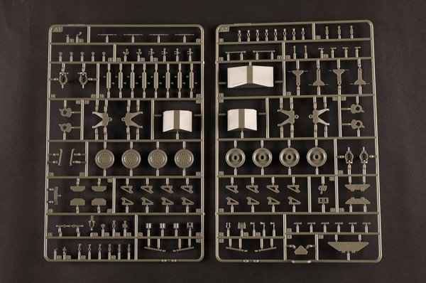 Hobby Boss 84509 IDF Eitan Wheeled APC 1/35