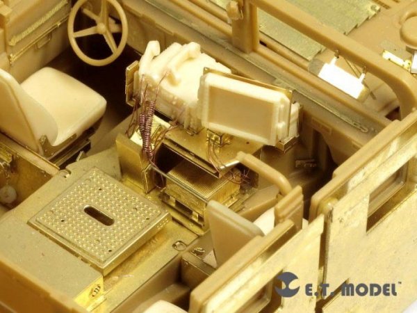 E.T. Model E35-078 US ARMY HUMVEE Blue Force Tracker &amp; SINCGAR Unit (For BRONCO Kit) (1:35)
