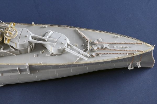 Trumpeter 05379 HMS Resolution 1/350