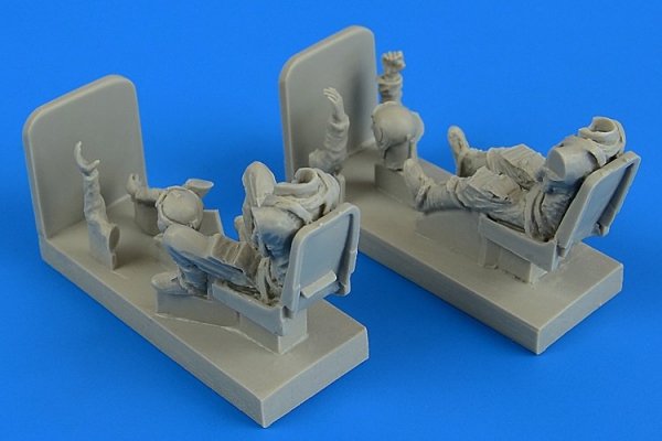 Aerobonus 480163 German Luftwaffe Pilot &amp; Operator with seats for Me-262B-1A/U1 1/48 Hobby Boss