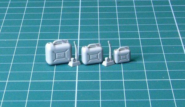 EUREKA XXL E-042 Plastic Jerry Can 5, 10 i 20 L 1:35