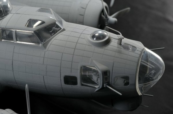 HK Models 01E04 B-17 Flying Fortress F and G (1:32)