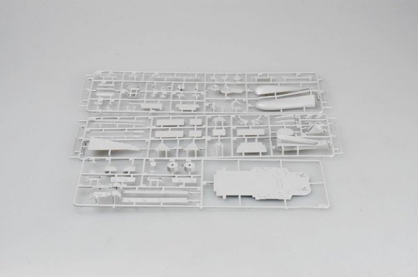Trumpeter 04520 Russian Cruiser Admiral Ushakov (ex-Kirov) (1:350)