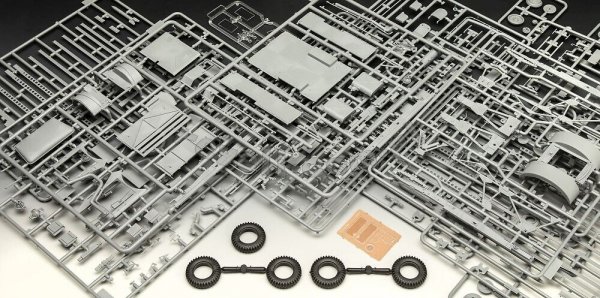 Revell 63338 W.O.T. 8 BM-13-16 Katyusha/ Cargo Model Set 1/72