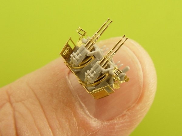 Master SM-350-093 USN 40 mm/56 Bofors quadruple mount ver.1 / with Mk-51 director - (resin, PE and turned parts) - (6pcs) 1:350