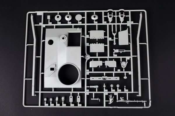 Trumpeter 00947 Germany III Assault Gun Type G Late Model (2 in 1) 1/16
