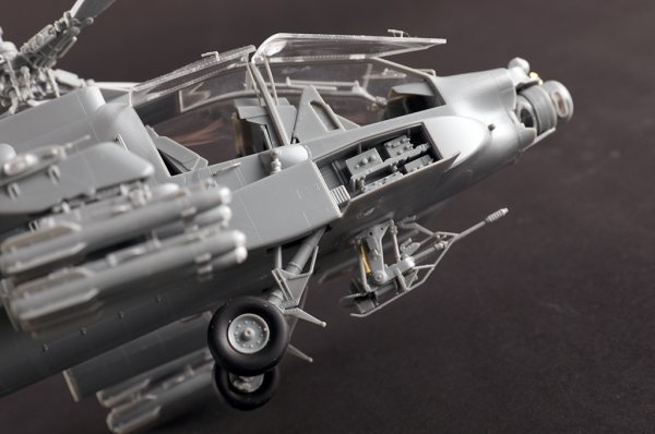 Trumpeter 05115 AH-64A Apache Late 1/35