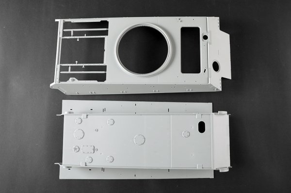 Trumpeter 00949 Pz.Kpfw.VI Sd.Kfz.182 Tiger II (Henschel 105mm) 1/16