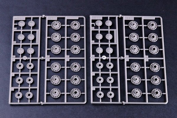 Trumpeter 00357 Russia KV-1 s Ehkranami (1:35)
