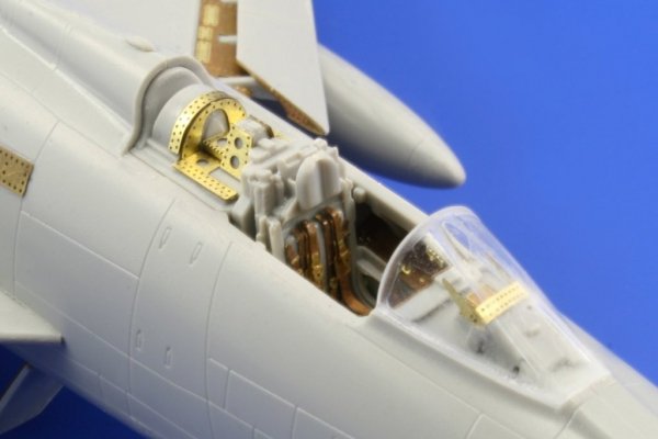 Eduard 73363 F-100C S. A. 1/72 TRUMPETER