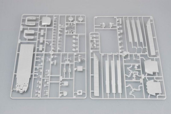 Trumpeter 01621 CH-47A Chinook medium-lift helicopter (1:72)