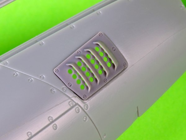 Master AM-32-143 P-51 Mustang - pokrywa wlotu powietrza do gaźnika - typ z żaluzjami dla RAF - wersja A (do modelu Zoukei-Mura) 1/32