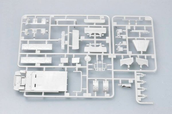 Trumpeter 07275 German Sd.Kfz.9 (18t) Half-Track Sd.Ah.116 Trailer (1:72)