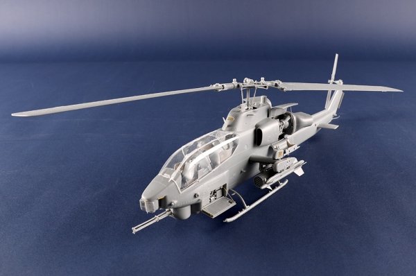 Trumpeter 05117 AH-1W Super Cobra (Turned Exhaust) 1/35