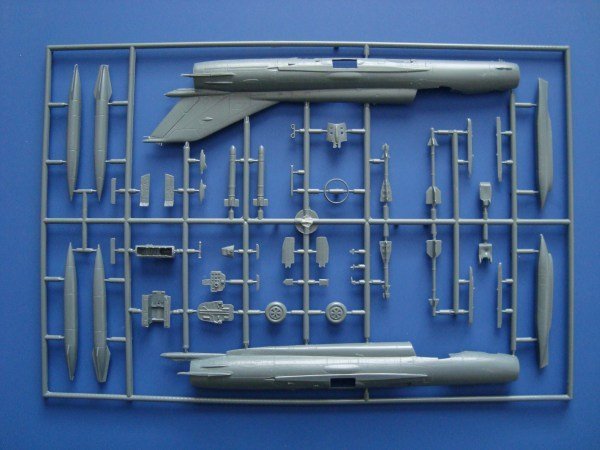 Kovozavody Prostejov KPM0122 MiG-21PFM Fishbed F 1/72