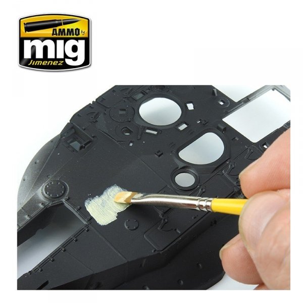 Ammo of Mig 2033 ANTI-SLIP PASTE - SAND COLOR FOR 1/35