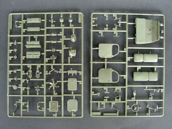 Trumpeter 00205 HQ-2 Missile With Loading Cabin (1:35)