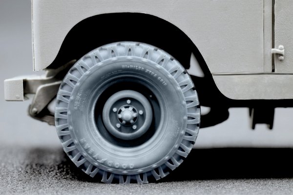 ScaleX WM 35020S L. Rover 88 6.5 small Sagged wheel set (for AK-Interactive) 1/35