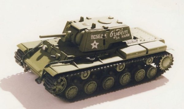 PST 72016 KV-1E Heavy Tank 1/72