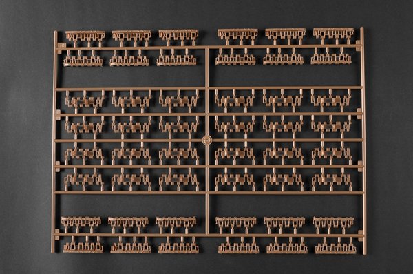 Trumpeter 00949 Pz.Kpfw.VI Sd.Kfz.182 Tiger II (Henschel 105mm) 1/16