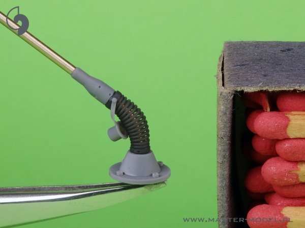 Master GM-16-008 Antena Comrod VHF3088VM - używana na czołgu Leopard 2 A7V oraz innych pojazdach (2 szt.) - wersja UGIĘTA 1/16