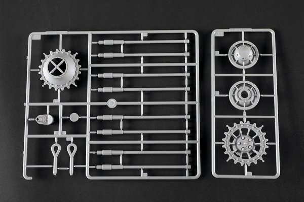 Trumpeter 00945 Pz.Kpfw.VI Ausf.E Sd.Kfz. 181 Tiger I Late Production 1/16