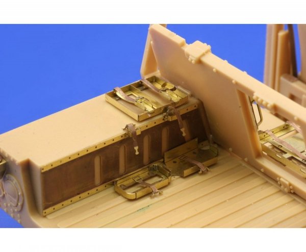 Eduard 36209 M-1151 EAC interior 1/35 Academy