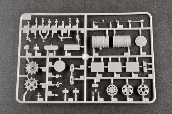 Trumpeter 09609 Russian T-72B1 with KTM-6 &amp; Grating Armour 1/35