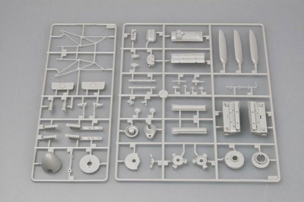 Trumpeter 02417 Hurricane Mk II D/Trop (1:24)
