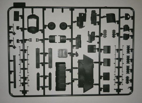ICM 35370 Pz.Kpfw. 747 T-34 (r), WWII German Medium Tank (1:35)