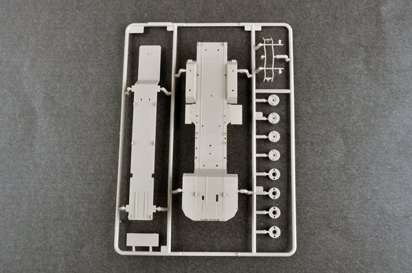 Trumpeter 07159 MPQ 53 C-Band Tracking Radar 1/72