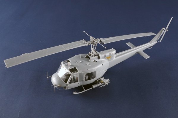 Trumpeter 05112 UH-1B Huey - Gunship 1/35
