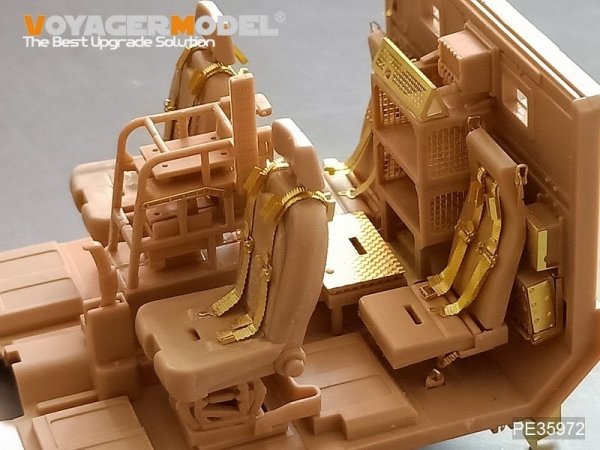Voyager Model PE35972 Modern British Husky T.S.V. Basic For MENG VS-009 1/35