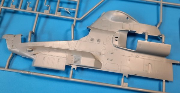 Hobby 2000 35009 AH-1Z Viper, Czech Air Force 1/35