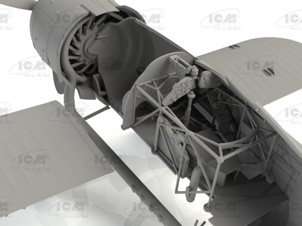 ICM 32025 CR. 42 Falco with Italian Pilots in tropical uniform 1/32
