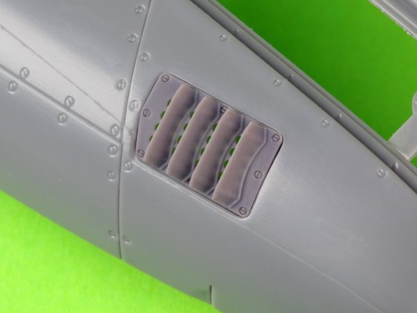 Master AM-32-144 P-51 Mustang - pokrywa wlotu powietrza do gaźnika - typ z żaluzjami dla RAF - wersja B (do modelu Zoukei-Mura) 1/32