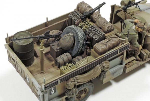 Tamiya 32407 British LRDG Command Car North Africa (w/7 Figures) (1:35)