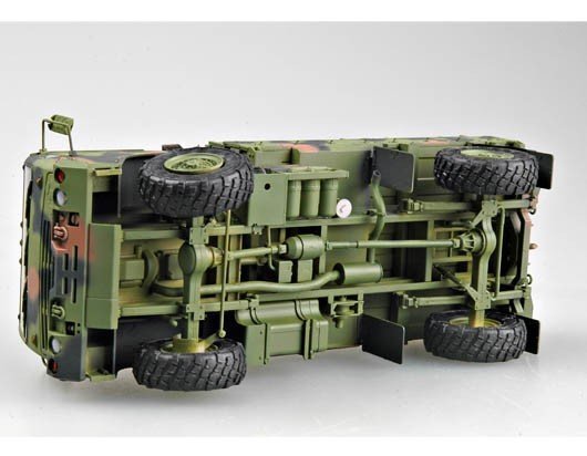 Trumpeter 01004 M1078 Light Medium Tactical Vehicle (LMTV) Standard Cargo Tru (1:35)