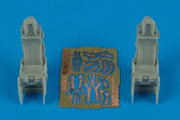 Aires 7261 ACES II ejection seat late v. 1/72 