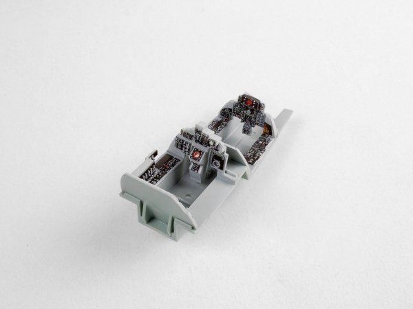 Red Fox Studio QS-48021 F-4B/N Phantom II 1/48
