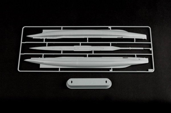 Hobby Boss 83522 French Submarine Surcouf (1:350)